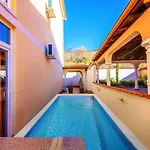 Farm In Croatia With Pool & Forest Views דירה